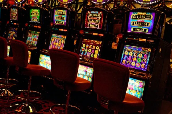 login999bet mobile app showing live-dealer table and sportsbook markets